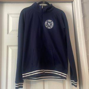 Woman’s Yankees zip up